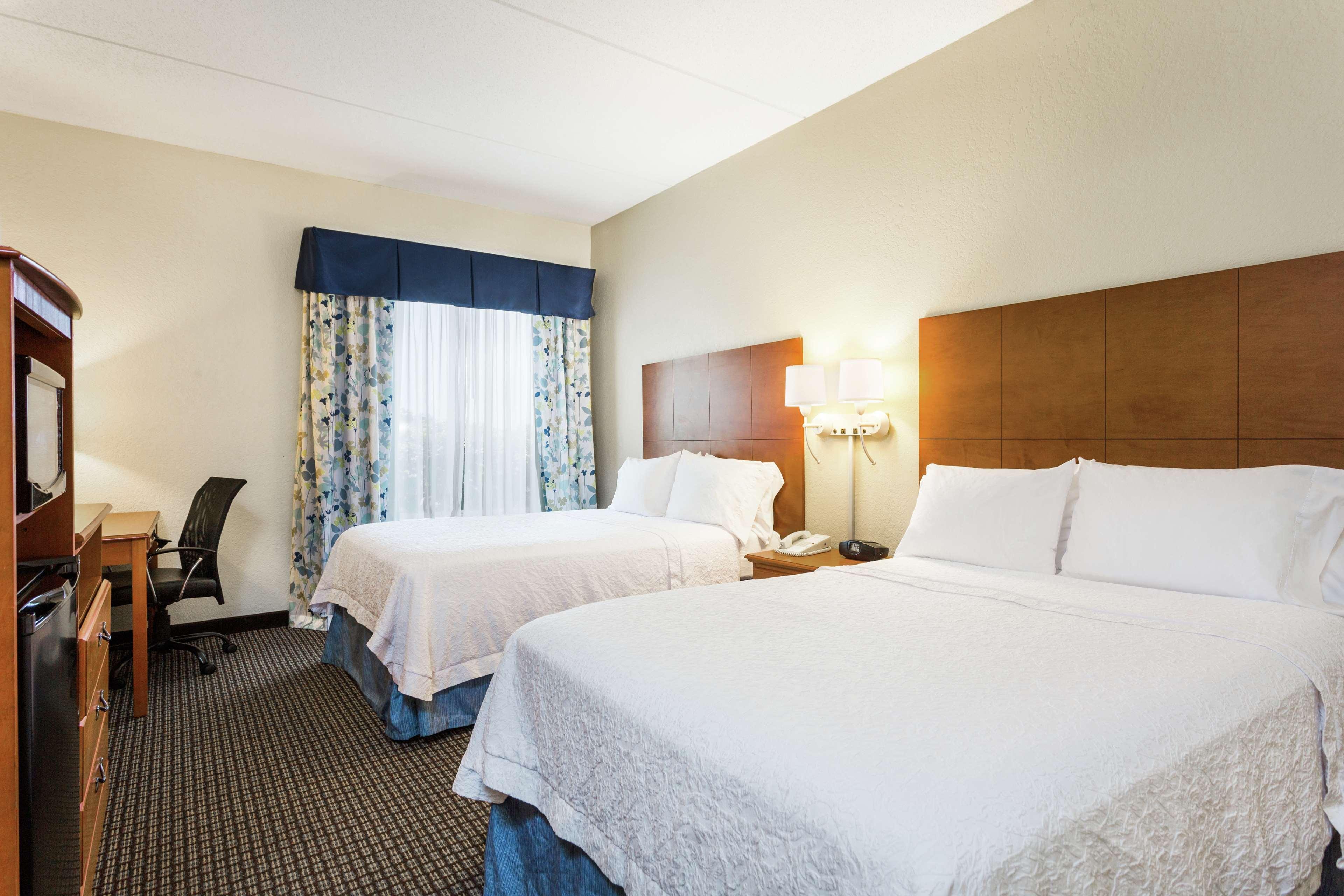 Hampton Inn Морхед Сити Екстериор снимка