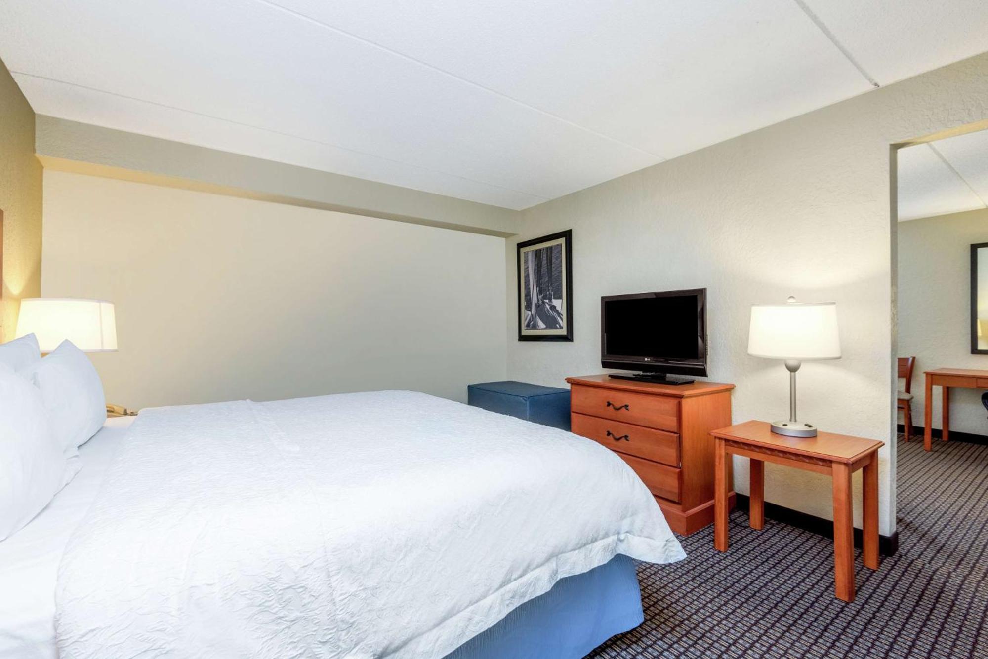 Hampton Inn Морхед Сити Екстериор снимка