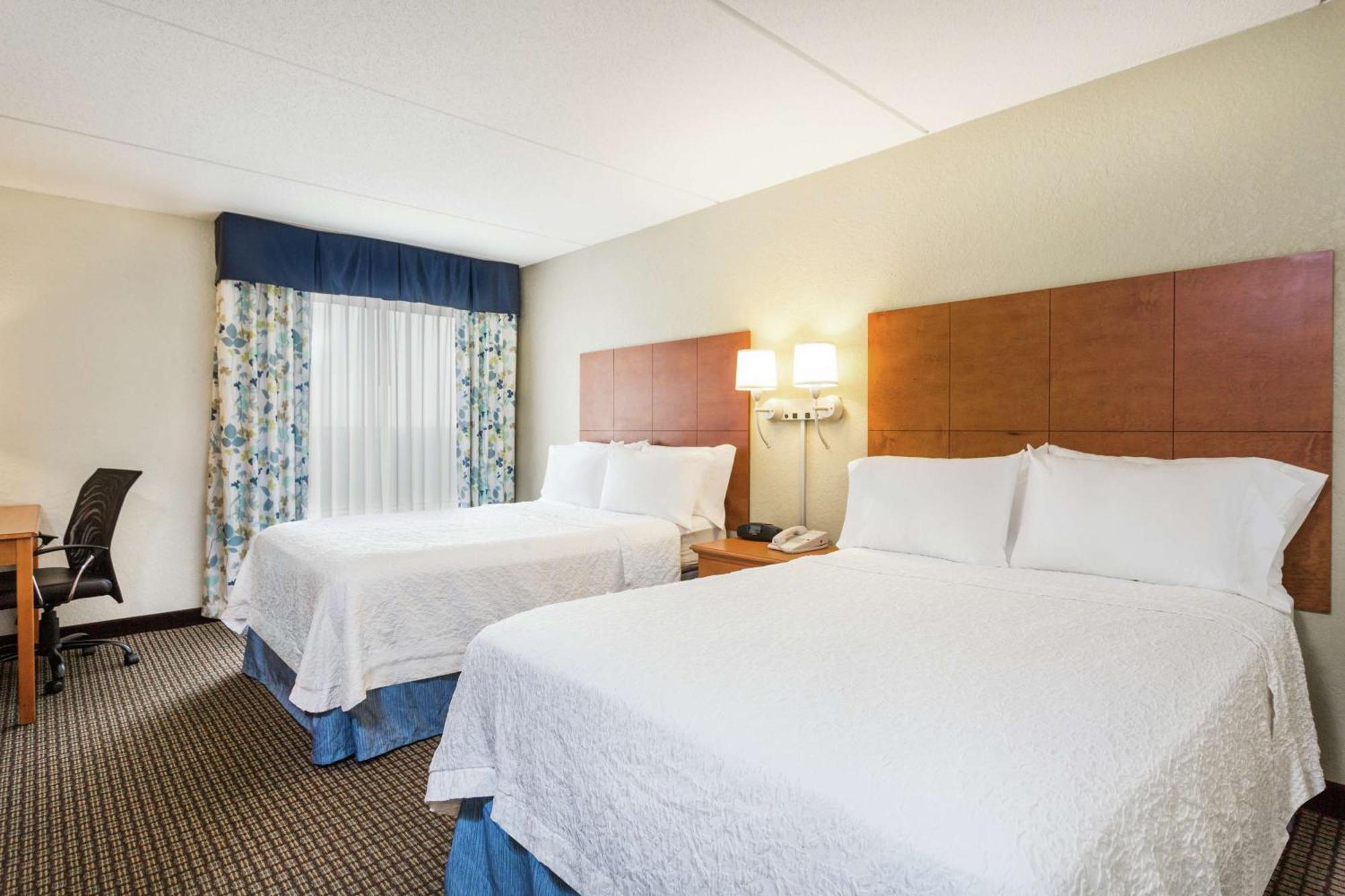 Hampton Inn Морхед Сити Екстериор снимка