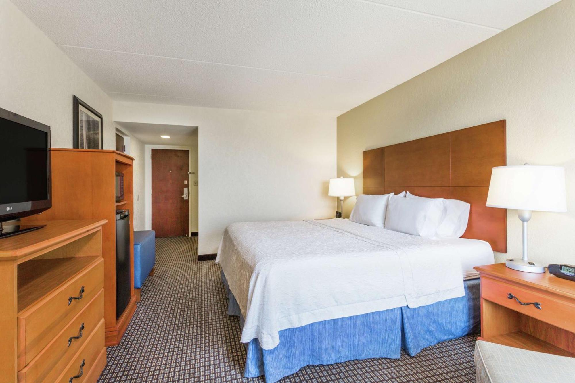 Hampton Inn Морхед Сити Екстериор снимка