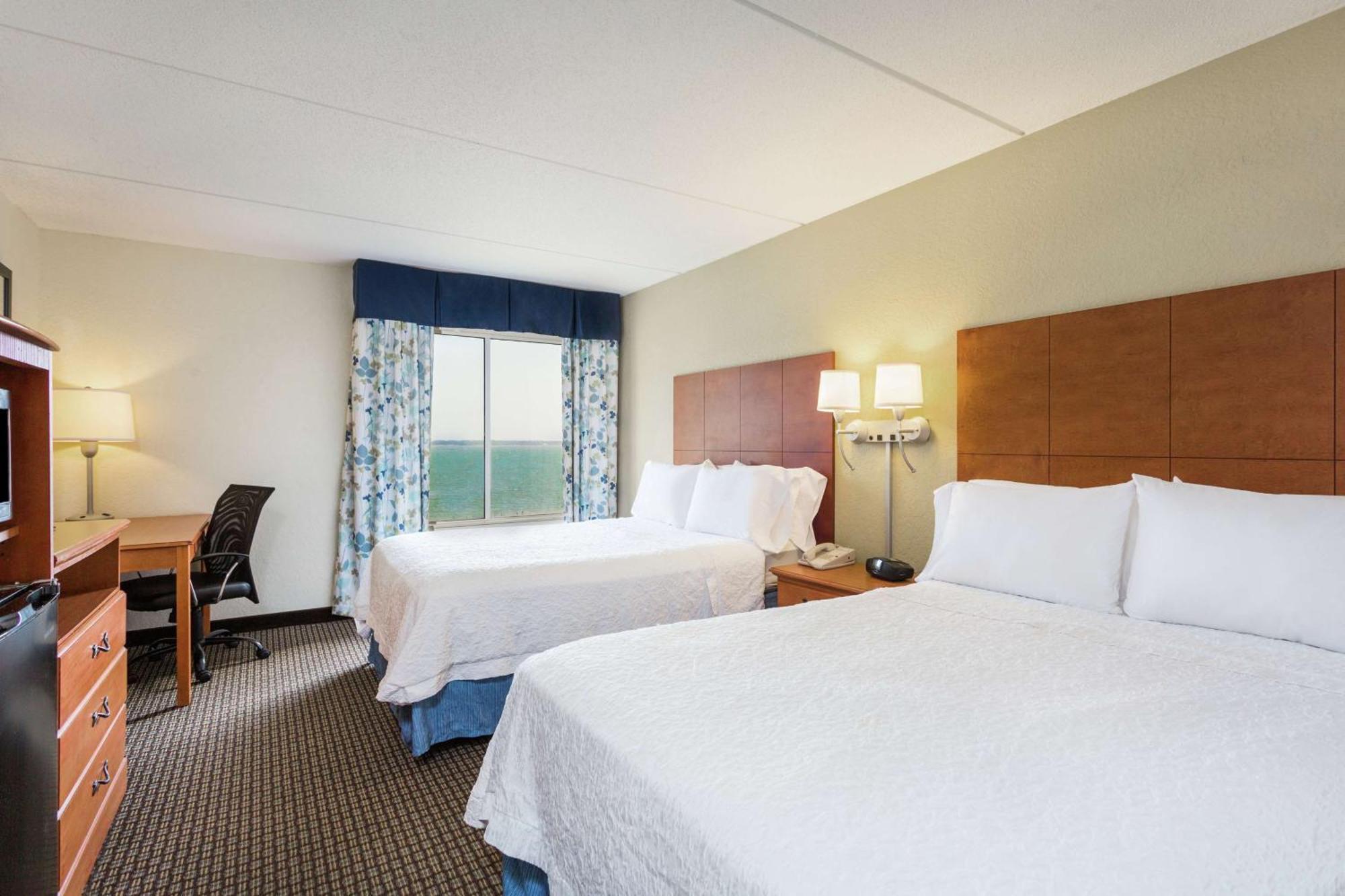 Hampton Inn Морхед Сити Екстериор снимка