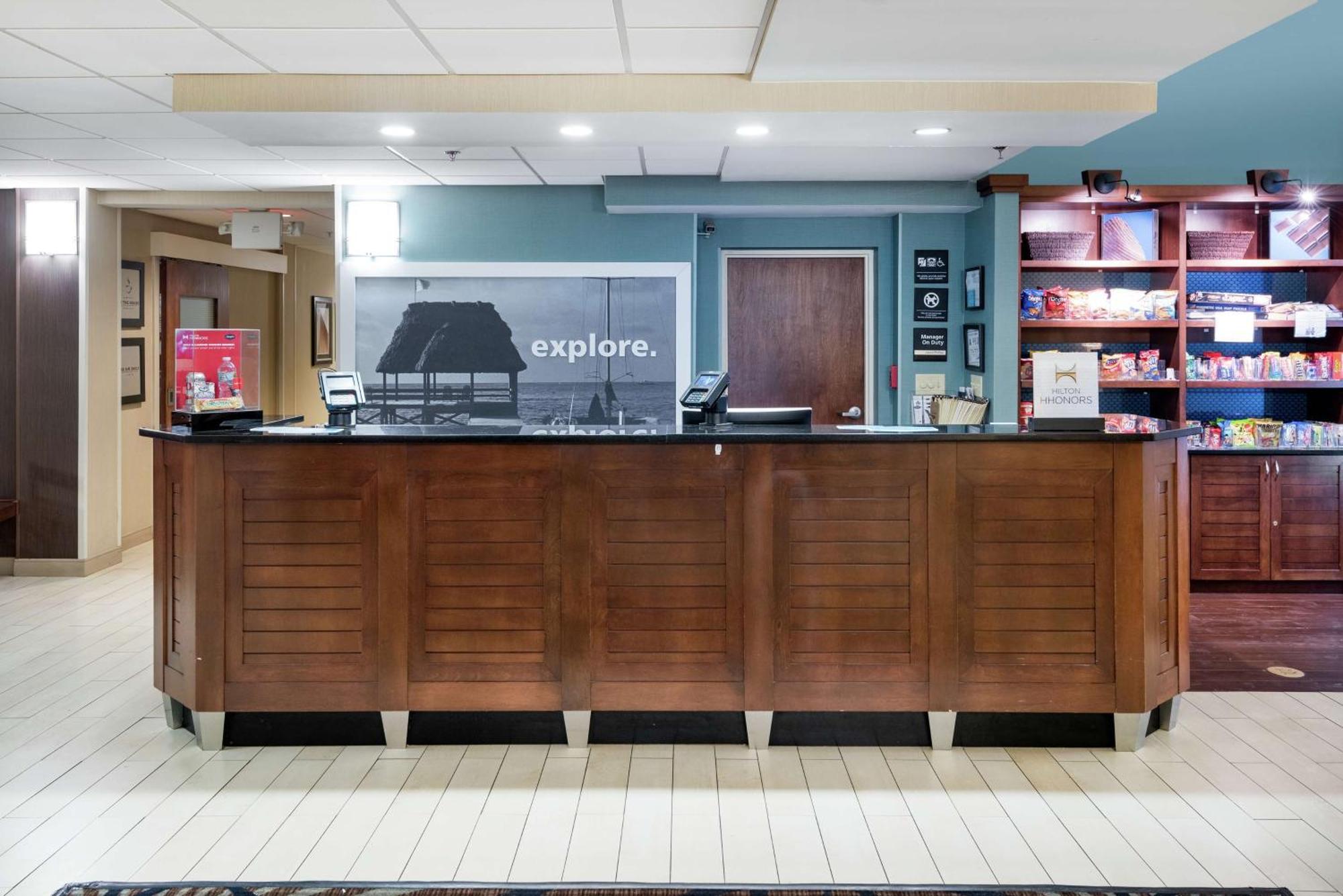 Hampton Inn Морхед Сити Екстериор снимка
