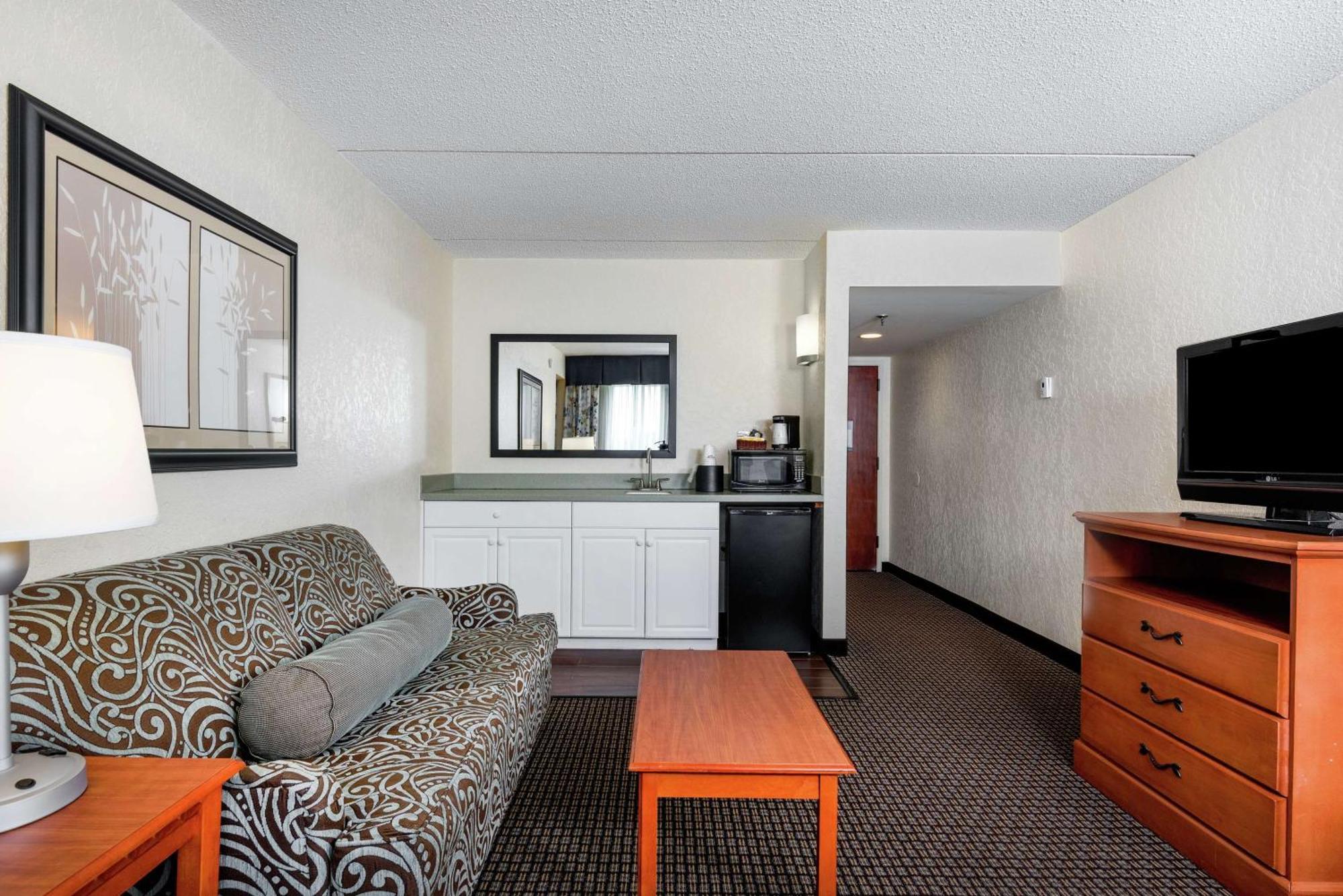 Hampton Inn Морхед Сити Екстериор снимка