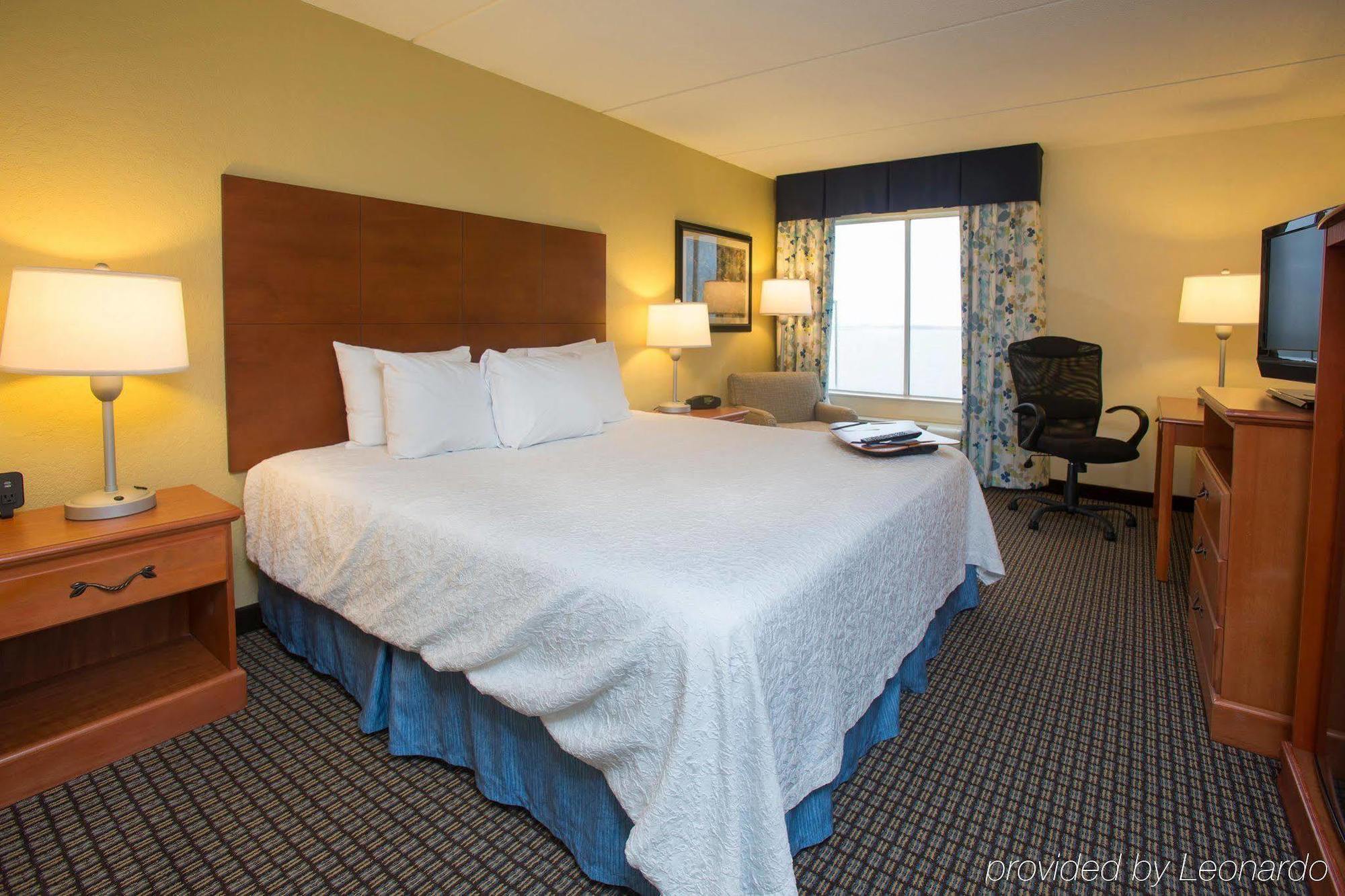 Hampton Inn Морхед Сити Екстериор снимка