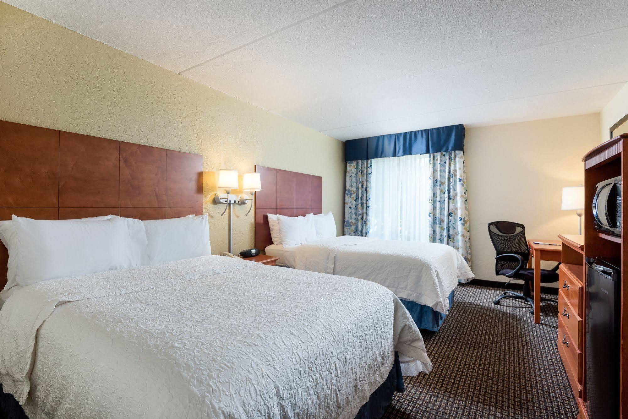 Hampton Inn Морхед Сити Екстериор снимка