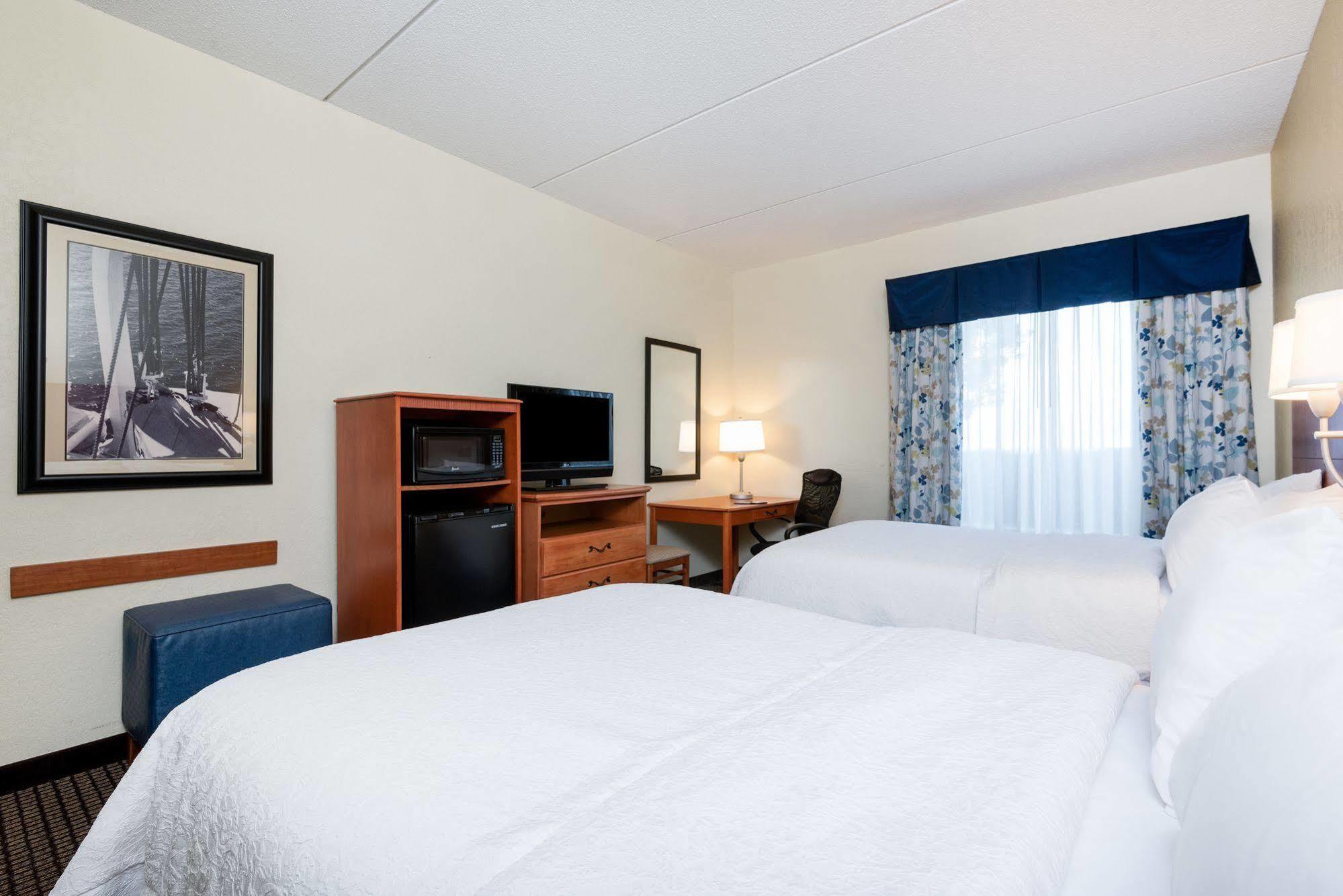 Hampton Inn Морхед Сити Екстериор снимка